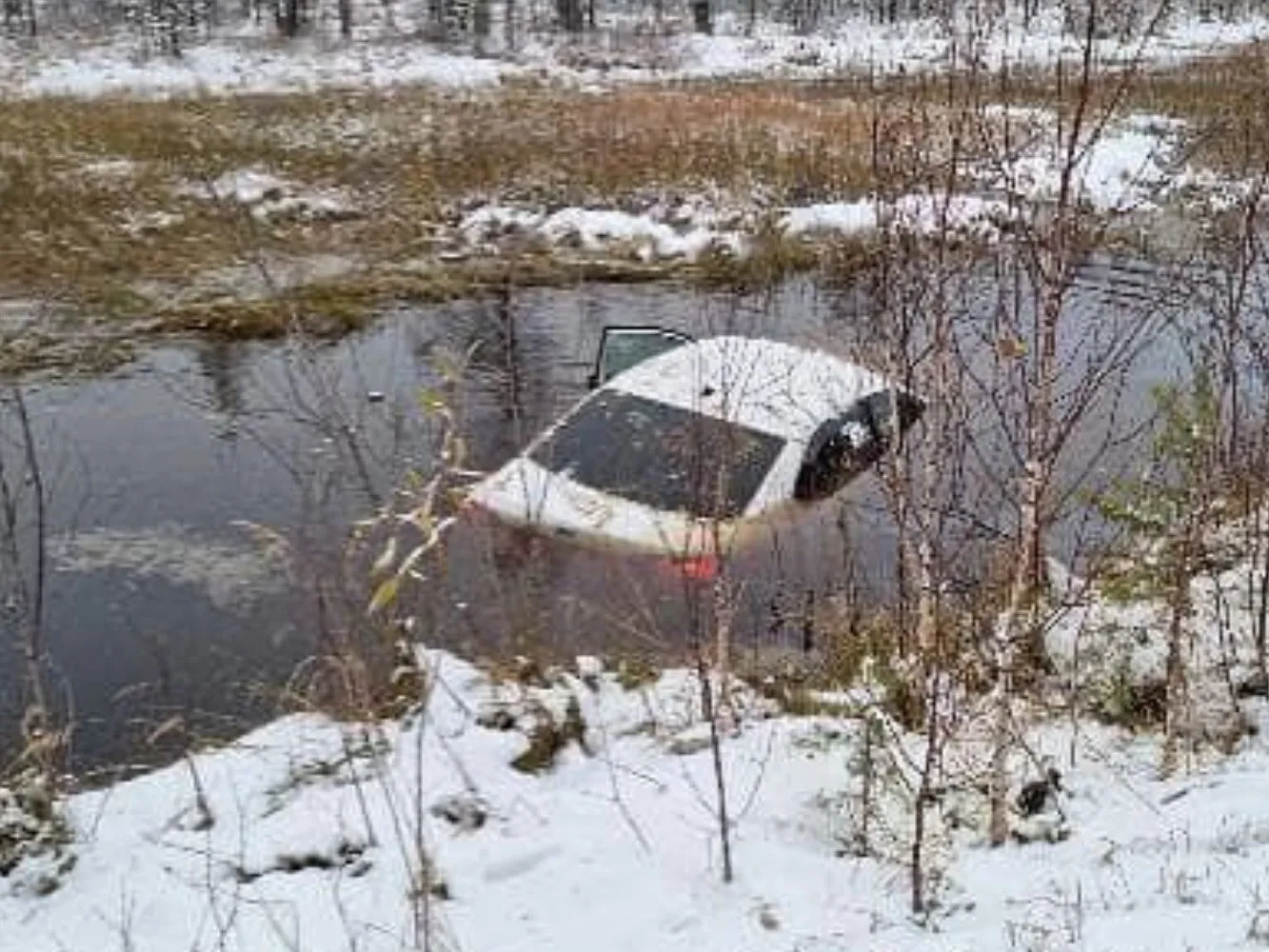 На трассе Вынгапуровский – Ноябрьск за сегодня в кювет ушли уже две машины  | «Красный Север»