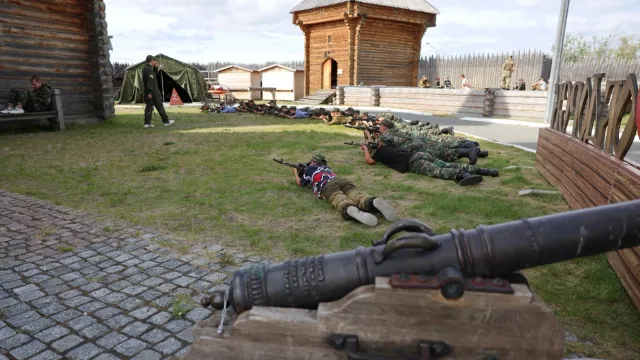 На «Обдорской заставе» начались практические занятия по стрельбе. Фото: Андрей Ткачёв / «Ямал-Медиа»