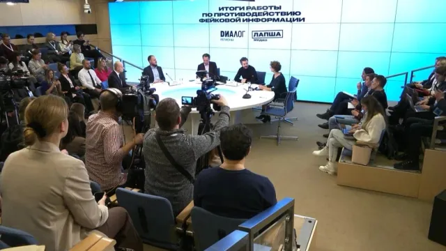 На площадке МИА «Россия сегодня» обсудили итоги работы фактчекинговой платформы. Фото: lapsha.media