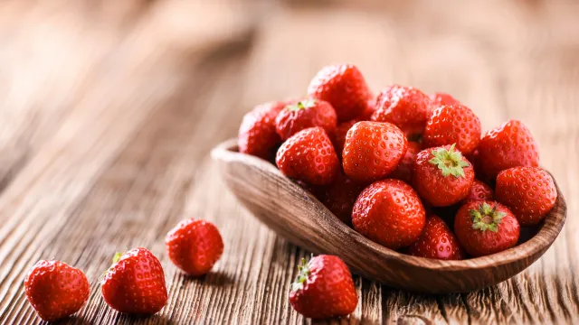 Россияне скоро попробуют чистую, здоровую и полноценную ягоду, созданную отечественными учеными. Фото: Krasula / Shutterstock.com