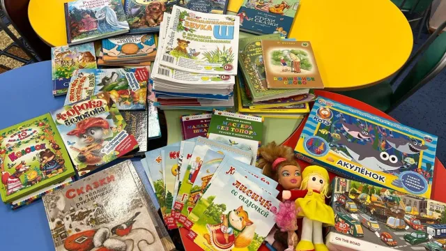 В посылку сложат литературу для малышей и методички для воспитателей. Фото: предоставлено детским садом "Радуга"