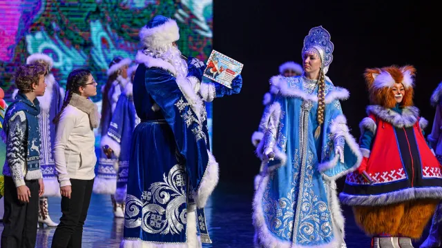 Новогоднее представление прошло на главной сцене Салехарда. Фото: предоставлено пресс-службой губернатора ЯНАО
