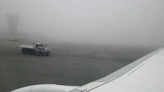 В аэропорту Салехарда - туман.  Фото: Елена Миленина / «Ямал медиа»