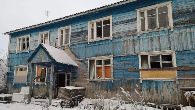 На месте старого жилфонда построят новые дома. Фото: Елена Миленина / «Ямал-Медиа»