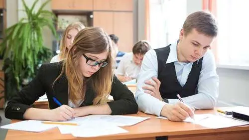 До 20 мая школьники напишут переводные контрольные и сдадут зачеты. Фото: Olga_Kuzmina / Shutterstock / Fotodom.
