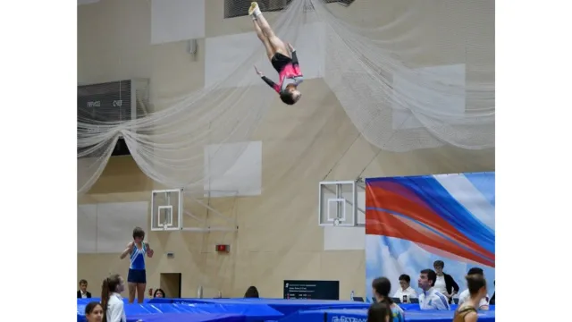 Над батутом спортсмены «взлетают» на высоту до 6 метров. Фото: предоставлено из личного архива Гулюси Чубаковой