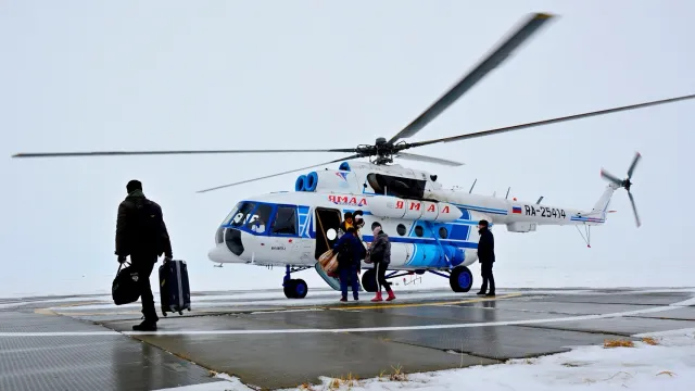Вертолет большую часть года - единственный способ добраться до отдаленных населенных пунктов. Фото: архив "Ямал-Медиа"