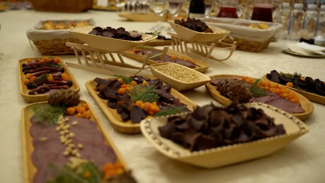 Блюда из ямальских деликатесов впервые презентовали дипломатам из дружественных стран. Фото: «Ямал-Медиа»