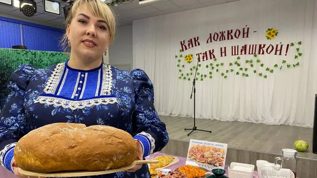 Гостей фестиваля пригласили продегустировать традиционные казачьи блюда. Фото: Анастасия Ульянова / "Ямал-Медиа"