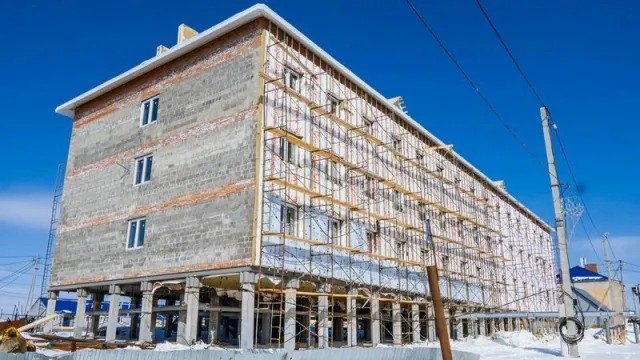 Строительство жилья в Новом Порту. Фото: Юлия Чудинова / «Ямал-Медиа»
