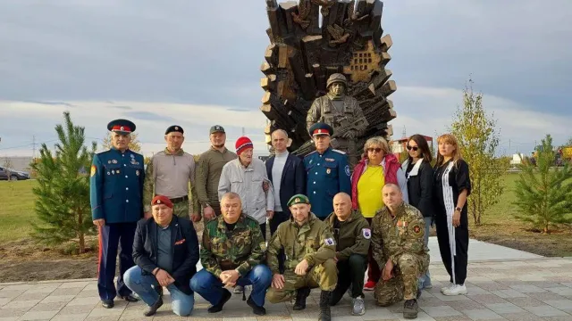 Мемориал воинам спецоперации открыли в Парке Победы. Фото: t.me/titovsky_al