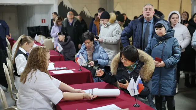 В пятницу, 15 марта, на избирательных участках Ямала было многолюдно. Фото: Андрей Ткачёв / "Ямал-Медиа"