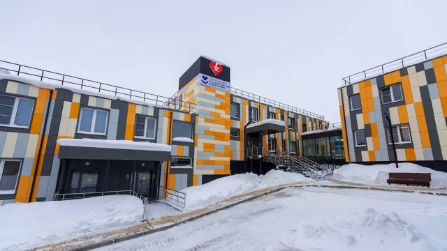 В новое здание переезжает скорая помощь, стационары терапии и педиатрии. Фото: Сергей Артамохин / "Ямал-Медиа"