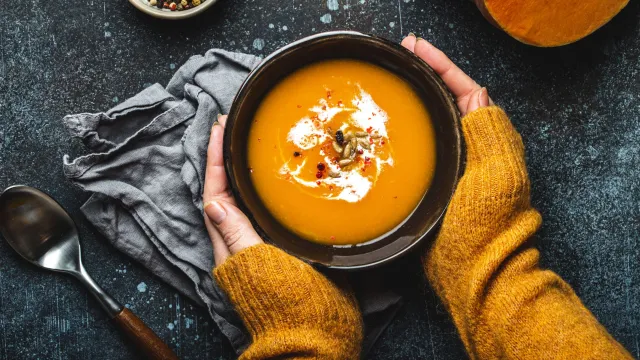 Крем-супы хороши для больных людей и малышей. Фото: Elena Eryomenko / Shutterstock / Fotodom