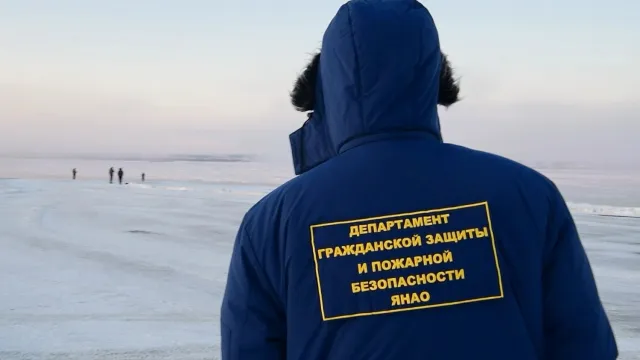 Запрет выхода на весенний лед в районе Салехарда действует с 28 апреля. Фото: Андрей Ткачёв / «Ямал-Медиа»