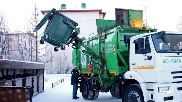 На период праздников усилят контроль за вывозом мусора. Фото: Василий Петров / "Ямал-Медиа"