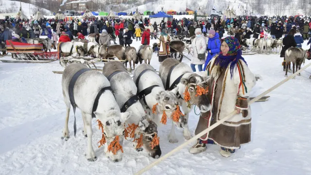 Колоритный праздник северян предлагает разнообразные развлечения. Фото: Андрей Ткачёв / «Ямал-Медиа»