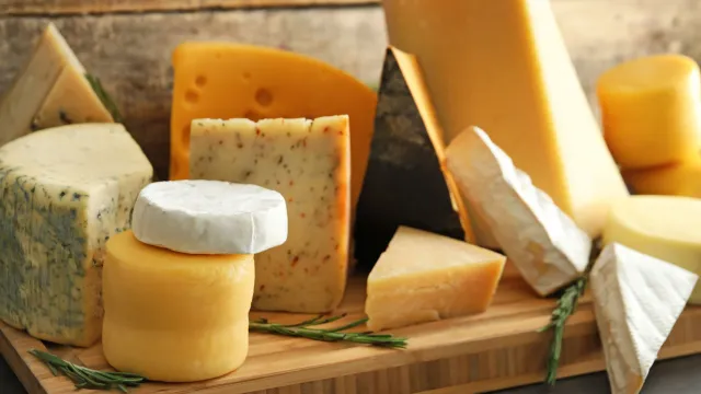 Сыр может улучшить настроение. Фото: Africa Studio / Shutterstock / Fotodom