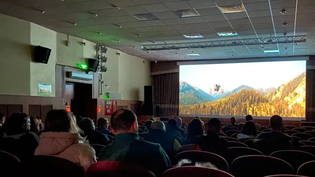 В среднем сто тазовчан в день приходят в кино в новогодние каникулы. Фото: Анастасия Ульянова / «Ямал-Медиа»
