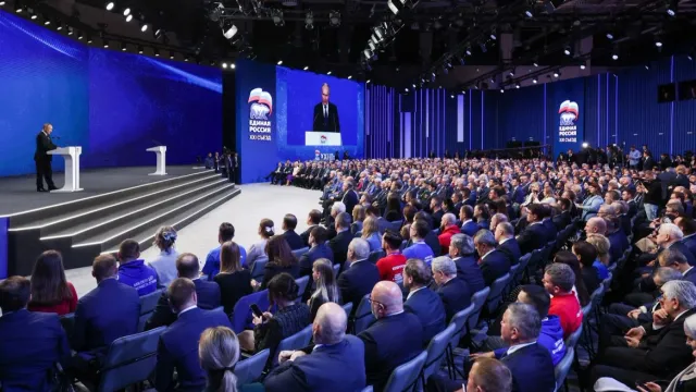 Владимир Путин выступил перед единороссами. Фото: er.ru