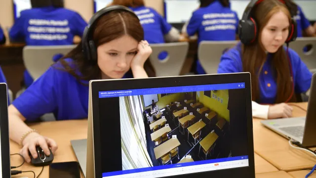 В ситуационном центре за происходящим на ЕГЭ наблюдают онлайн. Фото: Андрей Ткачёв / КРАСНЫЙ СЕВЕР
