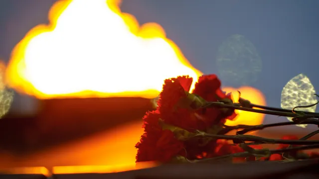 Новый мемориал в Аксарке станет продолжением "вечного огня". Фото: Сергей Зубков / АНО «Ямал-Медиа»