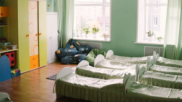 Спальни в детсаду есть, а любимую пижаму дети приносят из дома. Фото: Юлия Чудинова / "Ямал-Медиа"