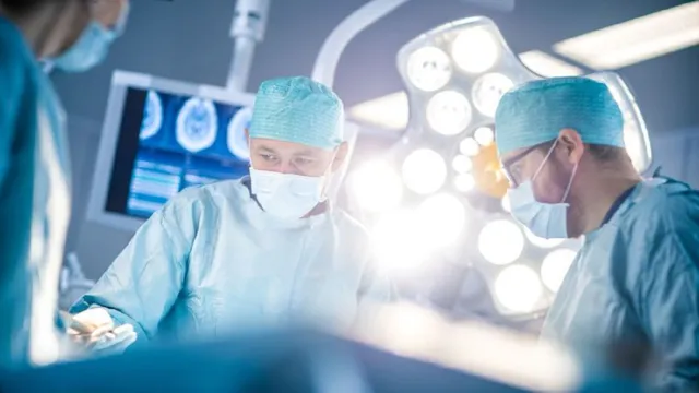 Операции по эмболизации простатических артерий проводят в Салехарде и Ноябрьске. Фото: Gorodenkoff / shutterstock.com / Fotodom
