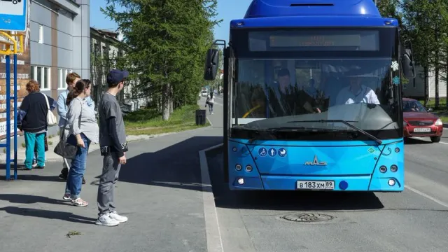Автобус № 1 поменяет маршрут из-за ремонтных работ. Фото: Василий Петров / «Ямал-Медиа»