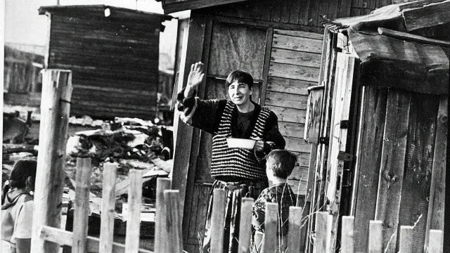 Переезд из «бамовского» дома на Обской в салехардский сталинский барак, поближе к коллегам, стал счастьем. Начало 1990-х годов. Фото: предоставлено из личного архива Ольги Ефремовой