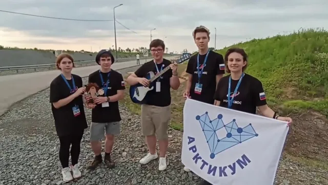 Ребята с восторгом встретили старт ракеты-носителя «Союз-2.1б». Кадр из видео: vk.com/artyukhov_da