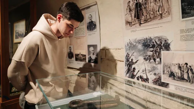Ямальские подростки посетили музеи боевой славы в Севастополе. Фото: пресс-служба губернатор ЯНАО