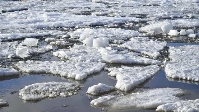 Подвижки ледового поля ожидают в районе Салехарда. Фото: Андрей Ткачёв / «Ямал-Медиа»