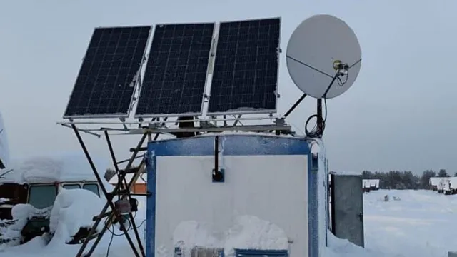 Спутниковый таксофон в Кики-Акки подключили к альтернативным источникам энергии. Фото: пресс-служба "Ростелекома"
