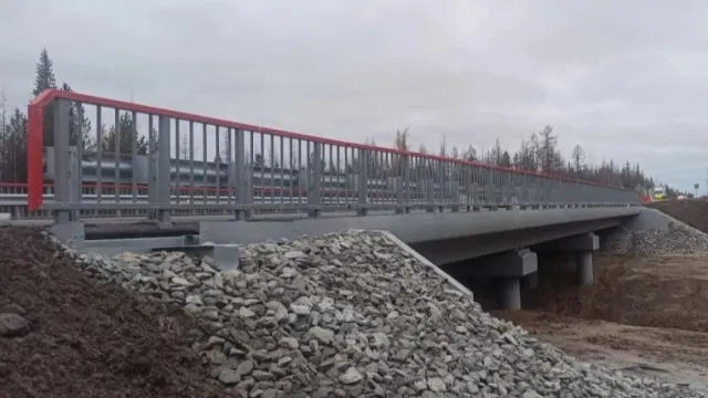 Один из мостов на дороге между Пуровском и Коротчаево отремонтировали в 2022 году. Фото: dtidh.yanao.ru