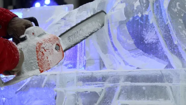 Скульпторы приступили к творческим испытаниям на ямальском морозе. Фото: Madore89 / shutterstock.com / Fotodom