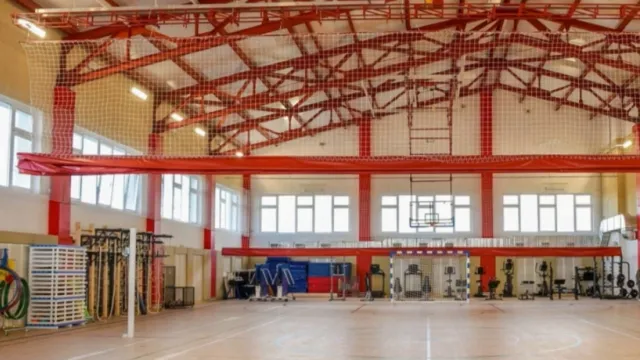 В школьный спортзал можно попасть только по предварительной записи. Фото: предоставлено пресс-службой губернатора ЯНАО
