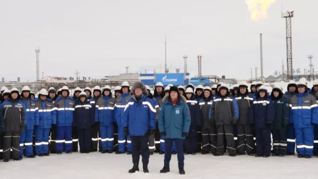 Глава региона поздравил работников «Газпрома» с юбилеем предприятия. Фото: vk.com/artyukhov_da
