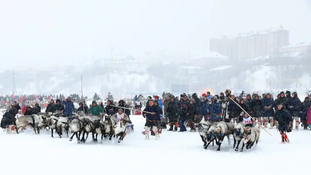 На праздник люди приехали за незабываемыми впечатлениями от северного колорита. Фото: Василий Петров/«Ямал-Медиа»