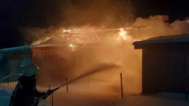 Огонь застал врасплох жильцов двухквартирного дома. Фото: gkups.yanao.ru