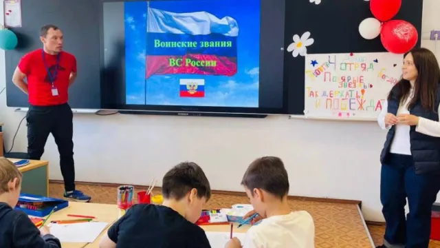 На юнармейской смене большое внимание уделяют патриотическому воспитанию. Фото: ynao.er.ru