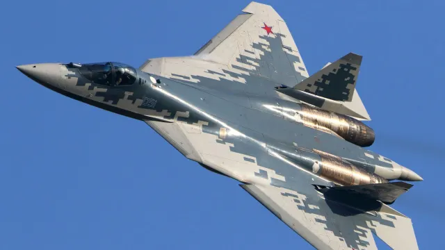 Российский многофункциональный истребитель Су-57. Фото: Fasttailwind / Shutterstock / Fotodom