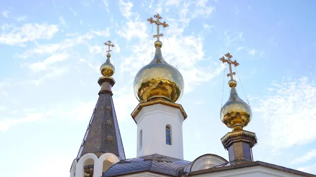 В Димитриевскую субботу православные посещают службы в храмах. Фото: Юлия Чудинова / АНО «Ямал-Медиа»