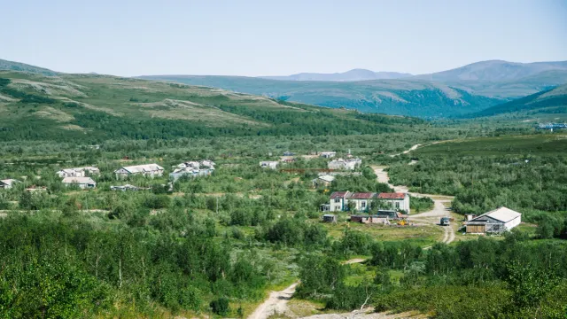 Вид на Полярный со стороны кладбища. Фото: Юлия Чудинова / КРАСНЫЙ СЕВЕР