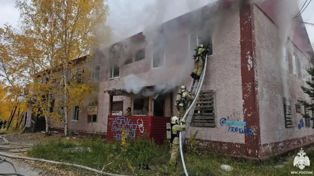 Пожар в Ноябрьске 29 сентября 2026 г. Фото: пресс-служба ГУ МЧС по ЯНАО