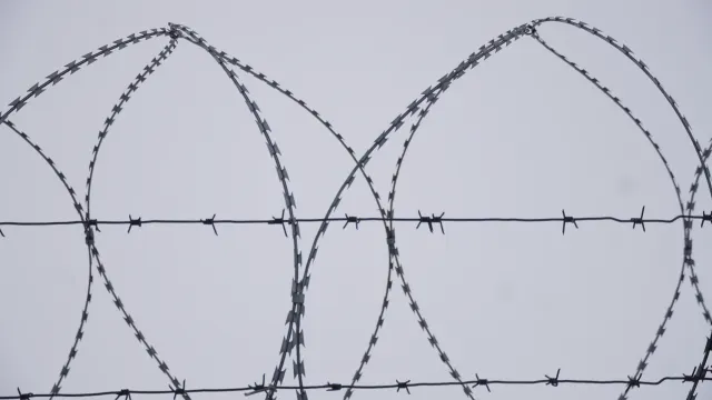 Своё совершеннолетие подросток встретит, скорее всего, в тюрьме. Фото: Юлия Чудинова.