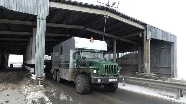 Пункт весового контроля на въезде в Новый Уренгой. Фото Вадима Пономарева / КРАСНЫЙ СЕВЕР