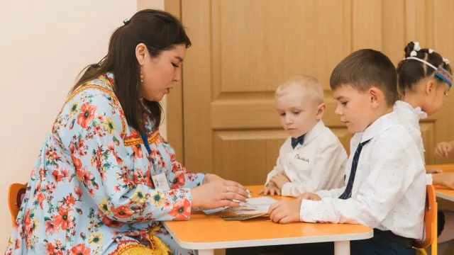 Шавиты няврэмийӆам пиӆан уӆты мувев эӆты ханты ясаӊан потарӆам.  Хор: Оксана Лонгортова