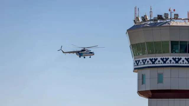 В труднодоступные места грузы и пассажиров доставляют вертолеты. Фото: Фёдор Воронов / "Ямал-Медиа"