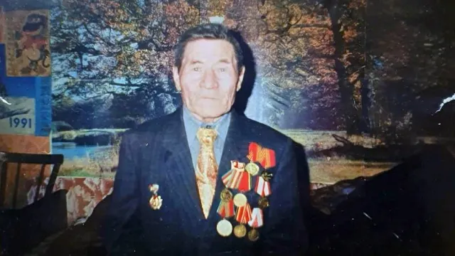 Пётр Эндович Ендырев 1942-мет таӆан ляля вуса. Хор: Любовь Возелова
